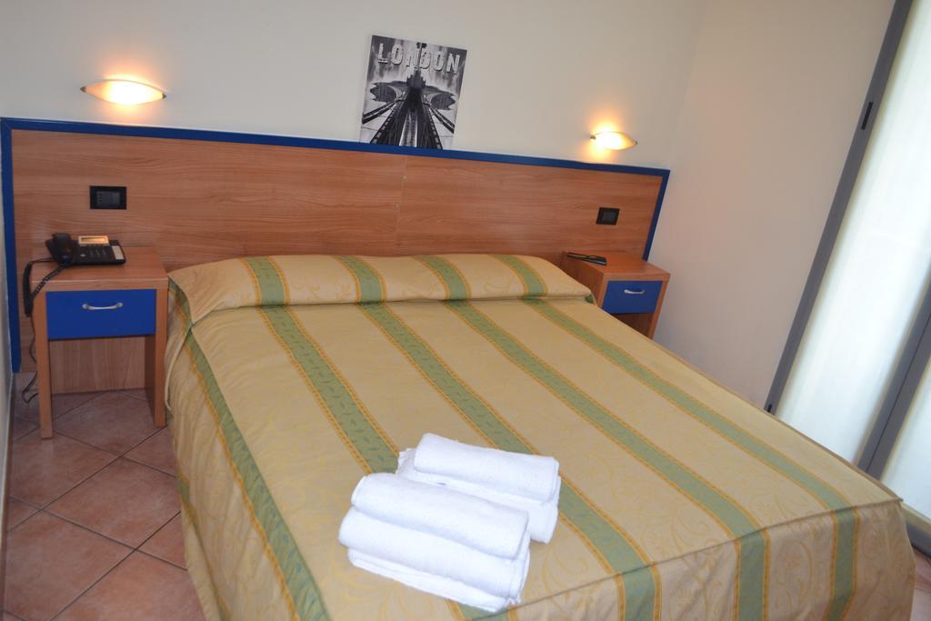 Hotel Iride Stazione Lambrate Citta Studi Mailand Zimmer foto